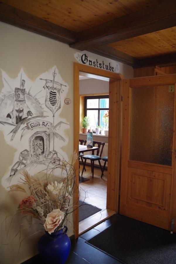 Wirtschaft & Pension Zum Huthaus Schneeberg  Buitenkant foto