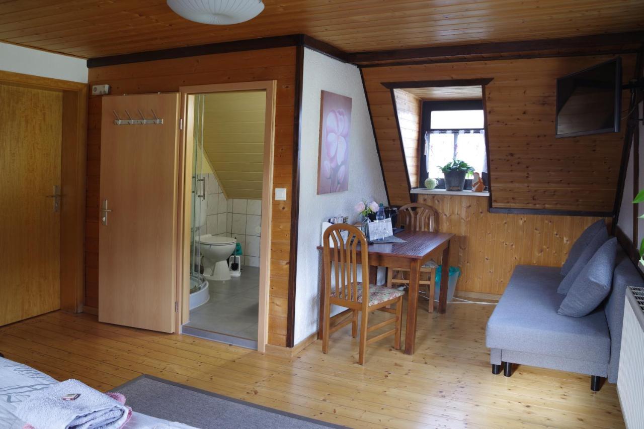 Wirtschaft & Pension Zum Huthaus Schneeberg  Buitenkant foto