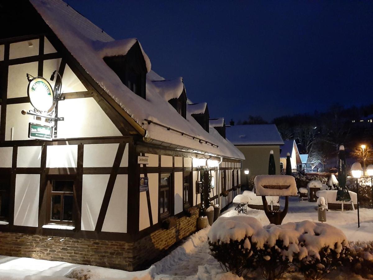 Wirtschaft & Pension Zum Huthaus Schneeberg  Buitenkant foto