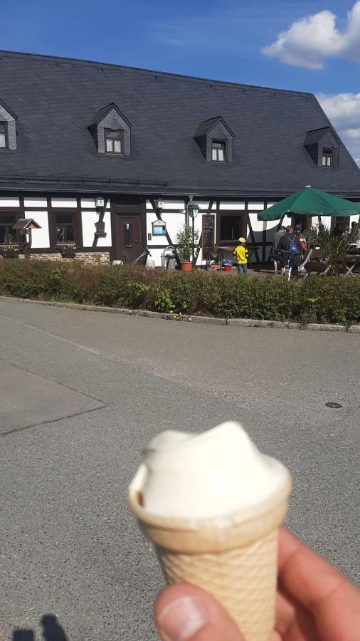 Wirtschaft & Pension Zum Huthaus Schneeberg  Buitenkant foto